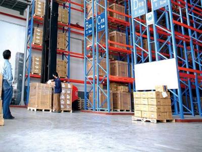 China Commercial Steel Narrow VNA Pallet Racking Shelving Systems for sale