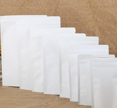 China Bolso autosuficiente k blanco aluminizado de la cremallera de la bolsa de papel de Kraft en venta