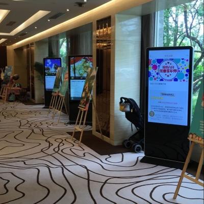 China Auf dem Boden stehende vertikale interaktive Digital Signage Totem LCD TV Touchscreen Kiosk Werbebildschirm für Werbung zu verkaufen