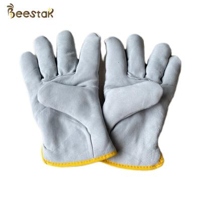 China White Color Double Thick Winter Sheepskin Bee Gloves For Beekeeping Industries for sale