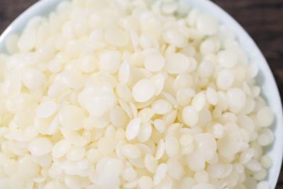 China 100% Pure White Beeswax Pellets White Granule Wax For Food And Cosmetic Industry for sale