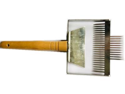 China 23 agujas Honey Uncapping Fork dirigido doble de acero inoxidable con la manija de madera en venta