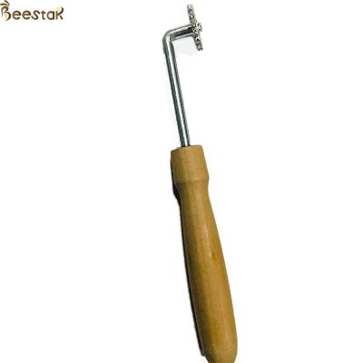 China Beekeeper Beehive Tools Wooden Handle Spur Embedder With Small Gear For Beekeeping for sale