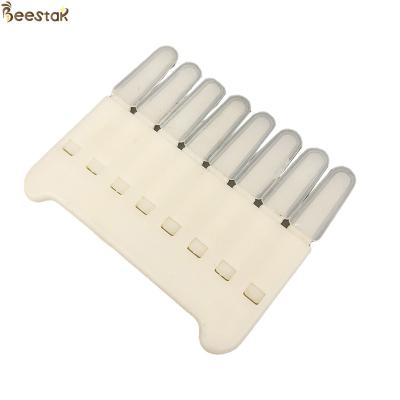 China Plastic Queen Rearing Beekeeping Bee Grafting Pen Royal Jelly with 8 Teeth for sale