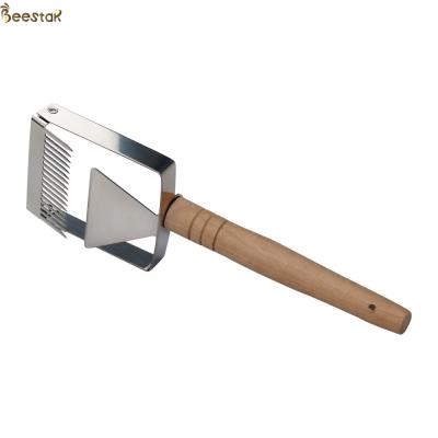 China Small Wooden Handle Honey Uncapping Tools 17 Needles Uncapping Fork for sale
