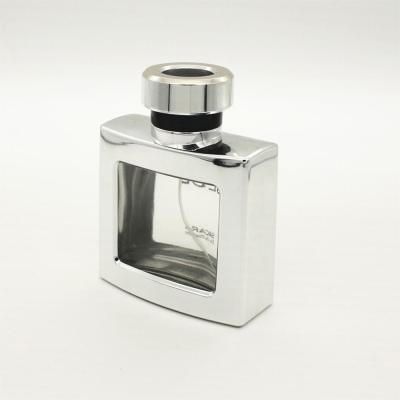 China De vierkante Uvflessen van het Deklaag Decoratieve Parfum met Navulbare Pompspuitbus Te koop