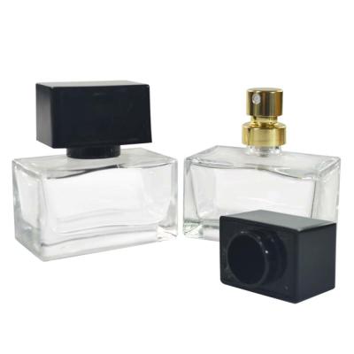 China Botellas de perfume de cristal del aceite que embalan esencial con el casquillo de aluminio del espray en venta
