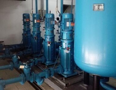 Chine Pompe à eau centrifuge à plusieurs étages de Verticaljoint à vendre