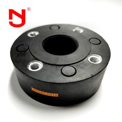 China Junta flexible de goma del metal del conector de goma negro del tubo para la ingeniería de calefacción en venta