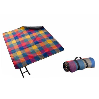 中国 ハンドルの革紐が付いている折り畳み式の防水キャンプのピクニック毛布 販売のため