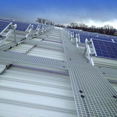 중국 브라켓 알루미늄 타일을 탑재하는 상업적 태양 전지판 지붕은 태양열 지붕 장착 시스템에 밸러스트를 달았습니다 판매용
