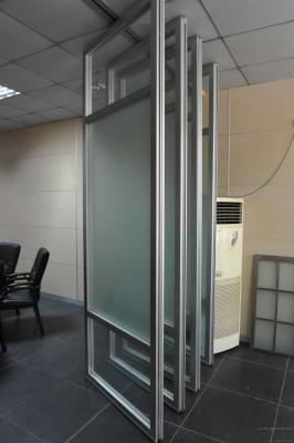 China Hanging Bottomless Rail Movable Folding Sound Insulation Glass Partition Wall for sale