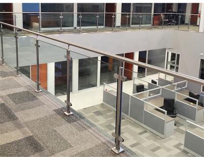 China High Speed Rail Mounted Handrail Glass Balustrade With High Durability Over 5 Years zu verkaufen