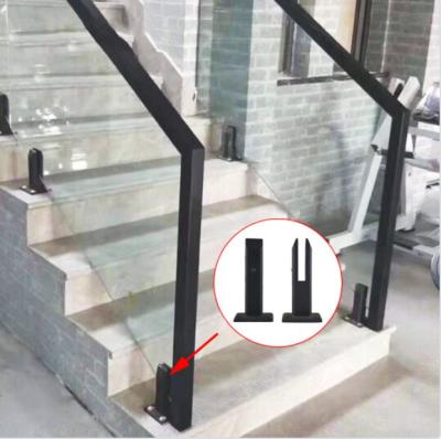 Cina 900mm 1100mm Stair Handrails With Ultra Clear Glass Colors For Long Lasting Performance in vendita