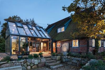 China Isolierte Außenglas-Sonnenzimmer-Häuser mit kundenspezifischem Dach und chinesischer Top-Hardware zu verkaufen