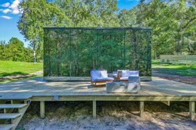 China Wasserdichtes Stahlrahmen Glashaus Sonnenräume mit klarem Glas und Schiebetür zu verkaufen