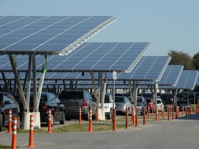 Chine 6063 panneaux photovoltaïques de T5 picovolte pour les parkings solaires commerciaux à vendre