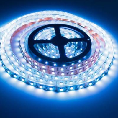 China Warm White LED Strip Lights For Aluminium with Longevity Features en venta