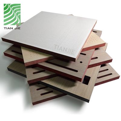 China Tianjie Acoustic Panels Office Building Soundproofing Eco-friendly Solid Wood Veneer Perforated Acoustic Panel à venda