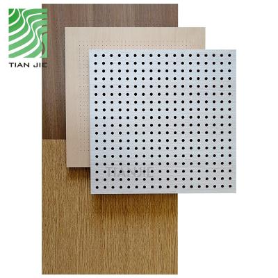 China Tianjie Auditorium Eco - Friendly Noise Attenuation Acoustic Panels Acoustic Wall Perforated Wooden Panels à venda