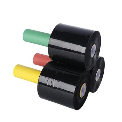 中国 カートンの覆いのための回転ハンドル ディスペンサーが付いている黒い小型手持ち型LLDPEのパッキング伸張の覆いのフィルム 販売のため