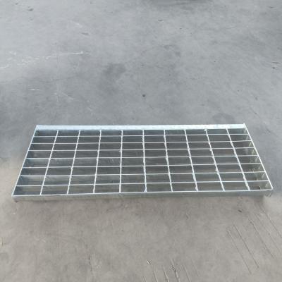 China Welded Type Metal Stair Tread Grating With Steel Checker Plate Residential Grating for sale