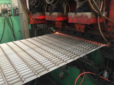 China Engineering Hot Dip Galvanized 0.3mm Stainless Steel Bar Grating Walkway Drainage Cover Or Paltform Stair Treads for sale