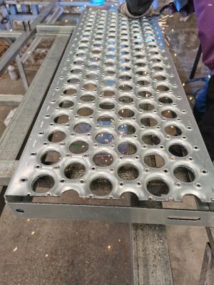 China 13 Gauge 5/8/10 Diamond Plank Grating 36'' Width Aluminum for sale