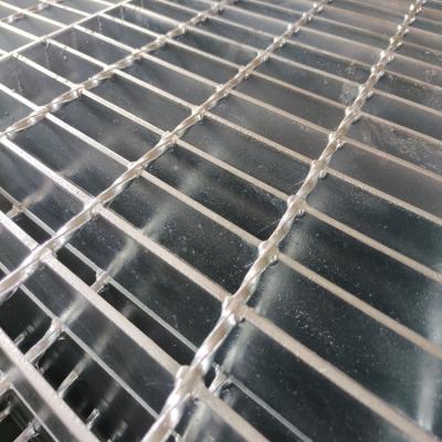 China O ferro antiderrapagem liso da raspagem do aço em barra do ferro resistente serrilhou a plataforma de passeio de aço à venda
