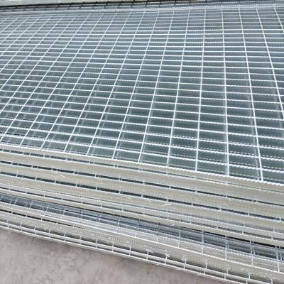 China Outdoor Residential Building Steel Stair Treads Grating Metal Welded Galvanized Steps for sale