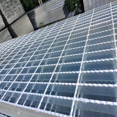 China 1.5mm Thickness Serrated Steel Grating 303/40/100 Anti Corrosion for sale