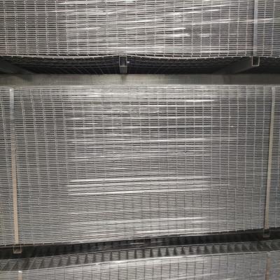 China Acero galvanizado 50x50mm paneles de alambre soldado con poste cuadrado de acero en venta
