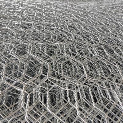China Twisted Weaving Type Gabion Wire Mesh With 220-300g/M2 Zinc Coating en venta