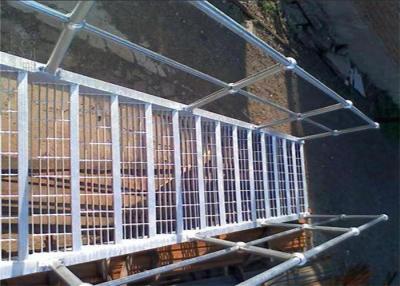 China O anti deslizamento galvanizou os passos de escada de aço para o aço da torção do Decking da ponte à venda
