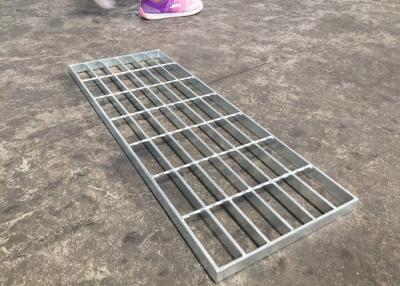 China Non Skid Stair Treads Hot Dip Galvanized Feature ISO9001 Certification for sale