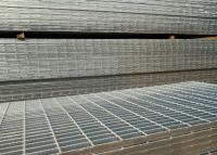 China Reja de acero serrada galvanizada de la inmersión caliente para el Decking anti del puente del resbalón en venta
