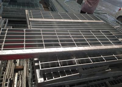 China Mild Steel Stair Treads Grating , Stainless Steel Stair Treads Anti Corrosion for sale