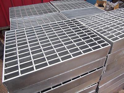 China Hot Dipped Galvanized Welded 30mm Heavy Duty Steel Grating for sale