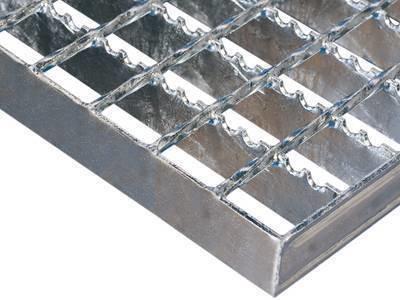 China Heavy Duty Catwalk Steel Grating Stair Treads Grating Design GW-125,19-W-4 spacing for sale