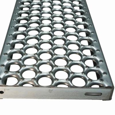 China Segurança de aço pre galvanizada Diamond Grip Stair Tread do comprimento 4m à venda