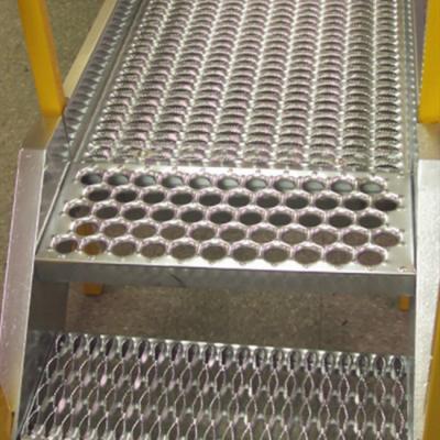 China tablón del puntal del apretón del metal del grueso de 5.0m m para la pisada de escalera en venta