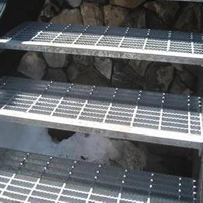 China Safety Q235 Silver Color 2mm Galvanized Steel Grating For Stair Tread for sale