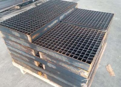 China Barra de acero resistente serrada piso con poco carbono que ralla S235jr en venta