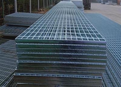 China Reja de acero resistente galvanizada 32*5m m de la plataforma de la calzada para el piso del remolque en venta