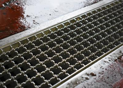 China Imprensa 304 resistente de raspagem de aço inoxidável travada para a tampa da trincheira à venda