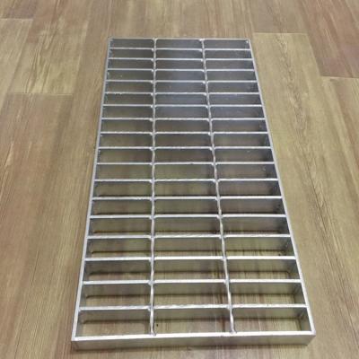 China Metal building Steel Walk Grating Hot Dipped Galvanized 25*5mm Steel Grating for sale