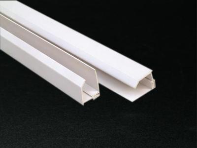 China Branco celular da laminação da guarnição do PVC do tampão de extremidade do PVC personalizado à venda