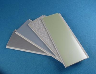 China Los paneles de pared durables del cuarto de baño UPVC para el recubrimiento de paredes interior, color verde blanco azul gris en venta