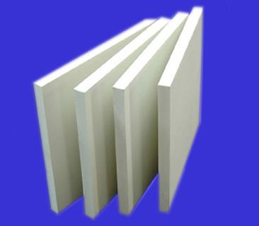 China Starke PVC-Schaum-Kern-Brett-Feuchtigkeit bedeckt weißes PVC-Brett umweltfreundliches zu verkaufen