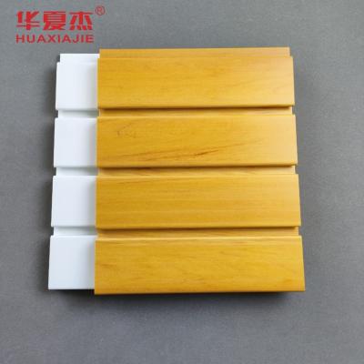Chine PVC stratifié/en bois Slatwall de grain lambrisse la couleur multi ignifuge à vendre